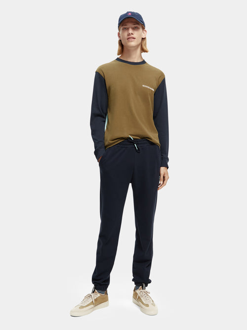 Unisex long-sleeved organic cotton T-shirt - Scotch & Soda AU