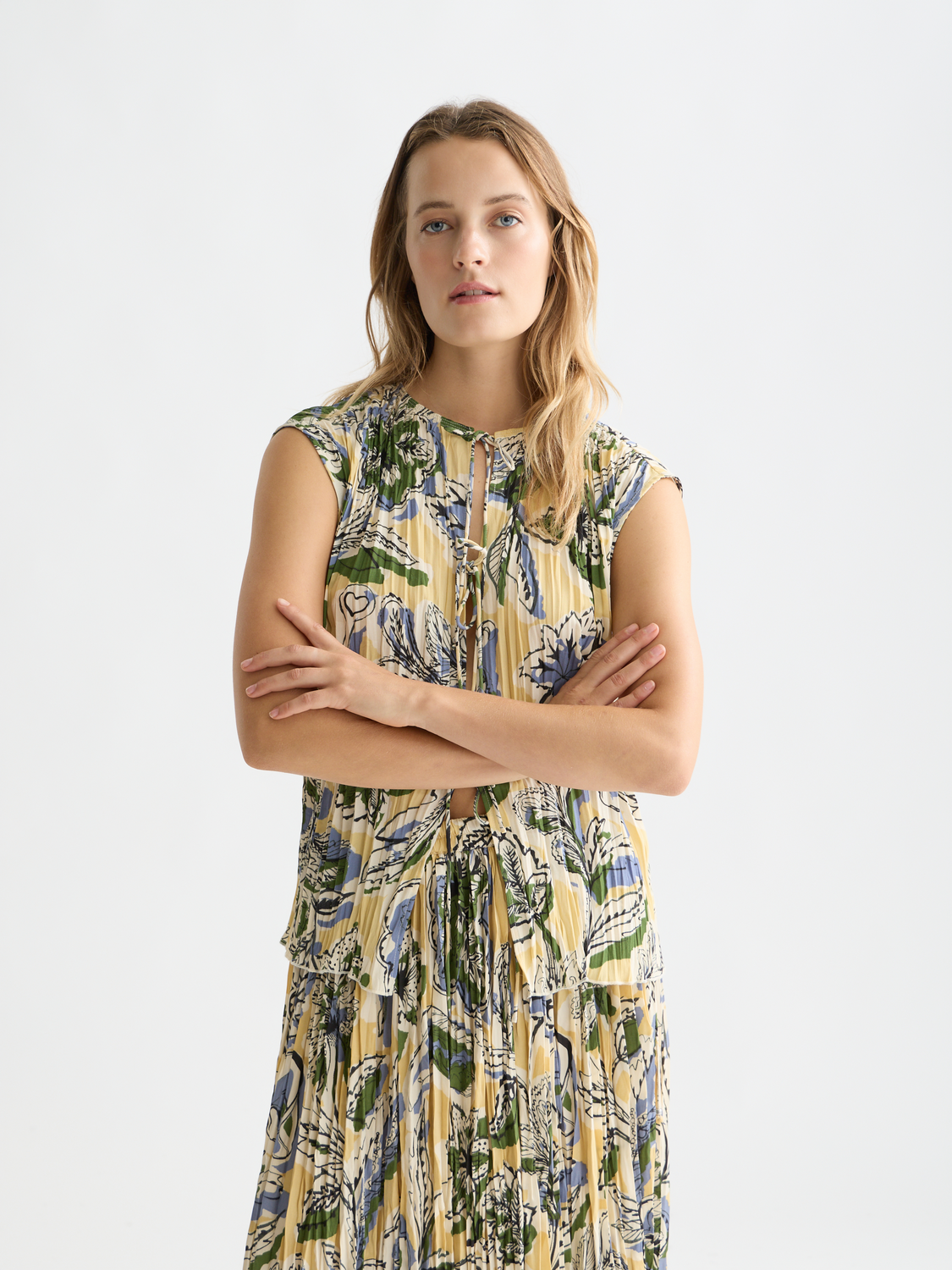 Stripe trim relaxed knitted vest - Scotch & Soda AU